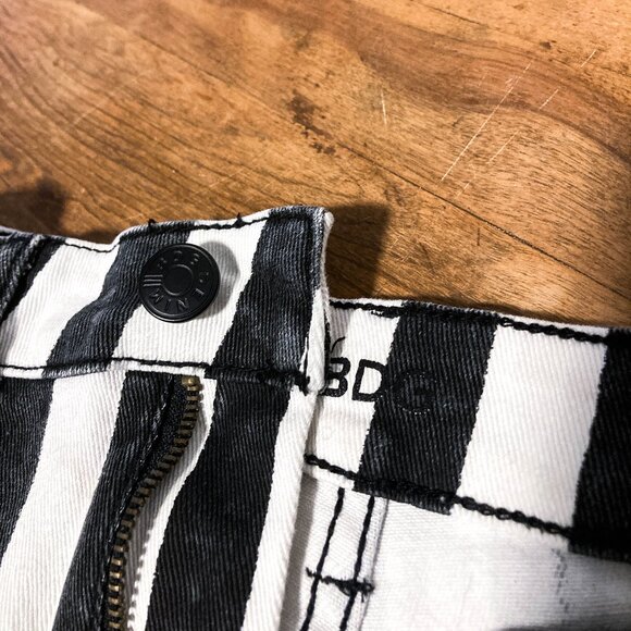 2 FOR $15 BDG High Rise Stripped Shorts - Picture 13 of 16